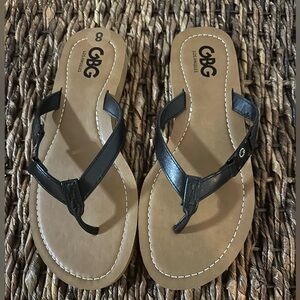 GBG Los Angeles Black Flat Sandals Size 8